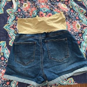 Maternity shorts size L